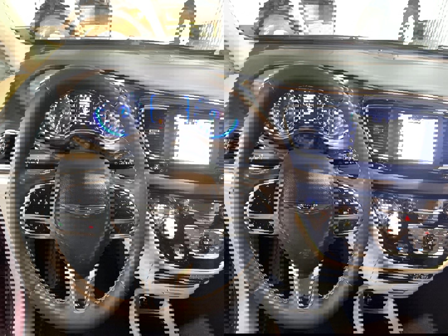 Used 2022 Chrysler Voyager LX image 13