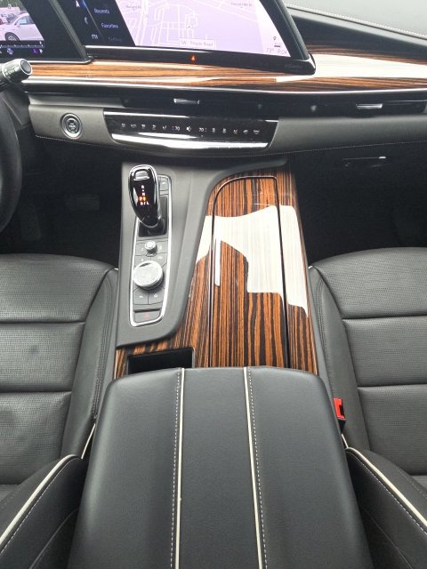 Used 2024 Cadillac Escalade Premium Luxury AWD/4WD image 43