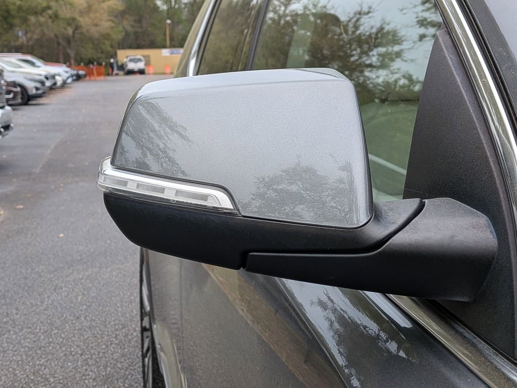 Used 2022 GMC Acadia Denali w/ Denali Technology Package image 11