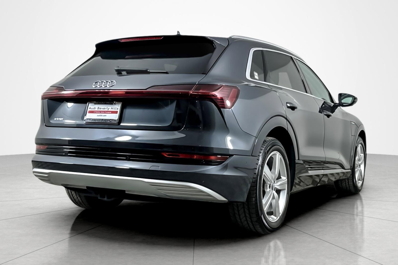 Used 2019 Audi e-tron Premium Plus image 5