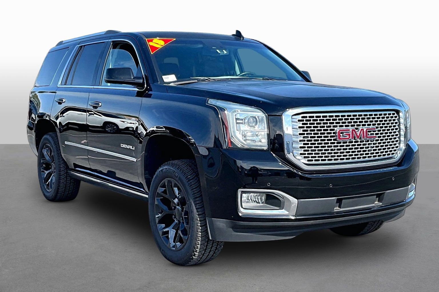 Used 2015 GMC Yukon Denali w/ Premium Package AWD/4WD image 10
