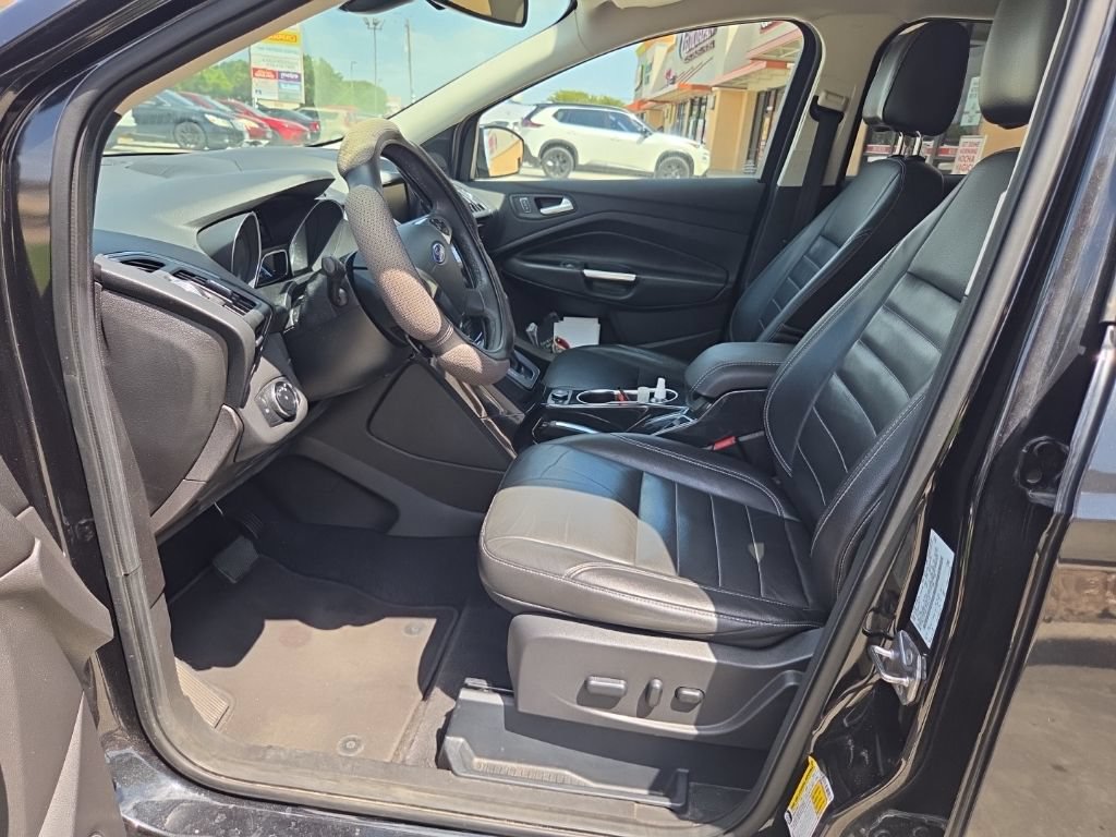 Used 2015 Ford Escape Titanium w/ Equipment Group 301A AWD/4WD image 2