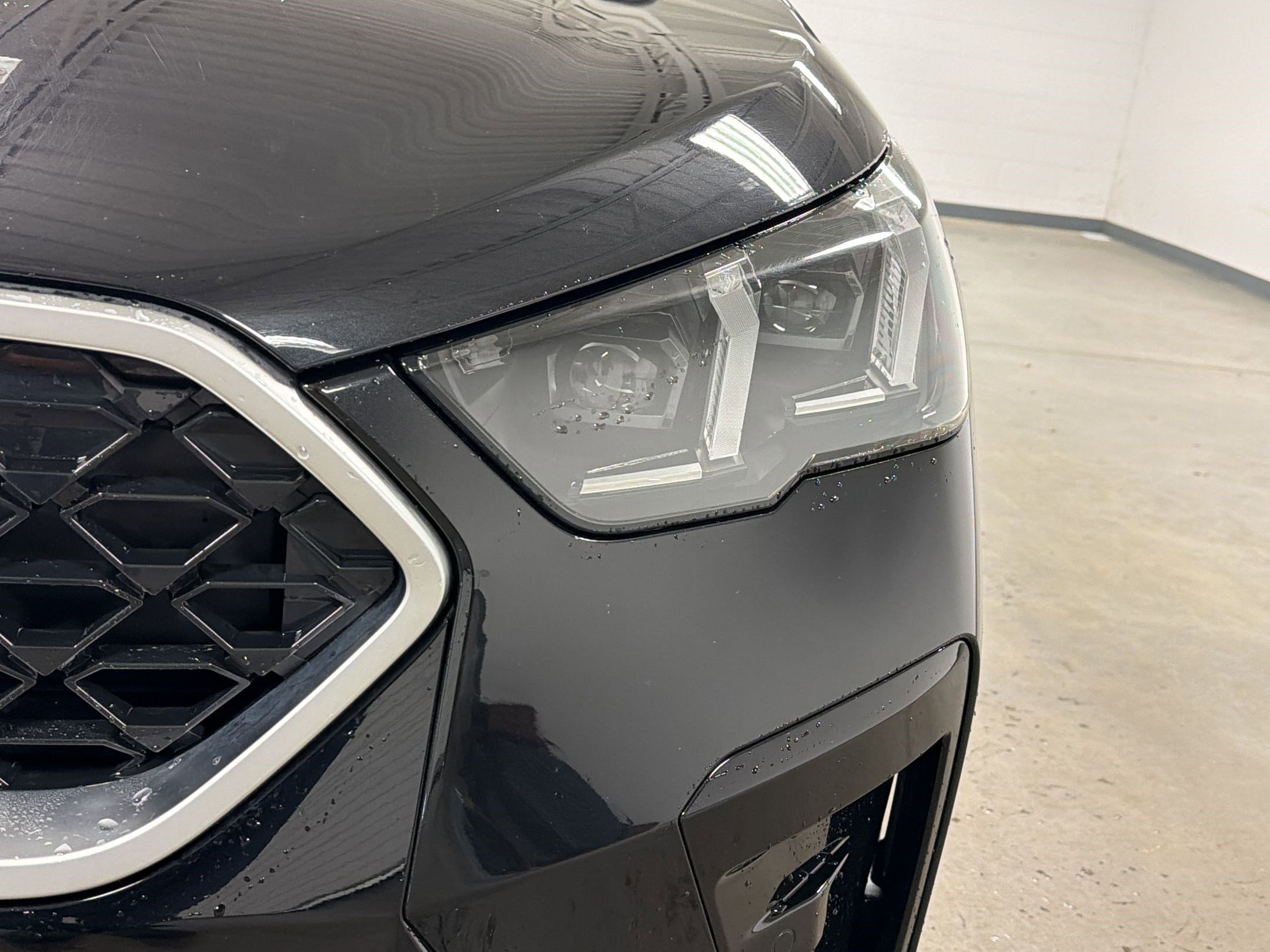 Certified 2025 BMW X2 xDrive28i image 10