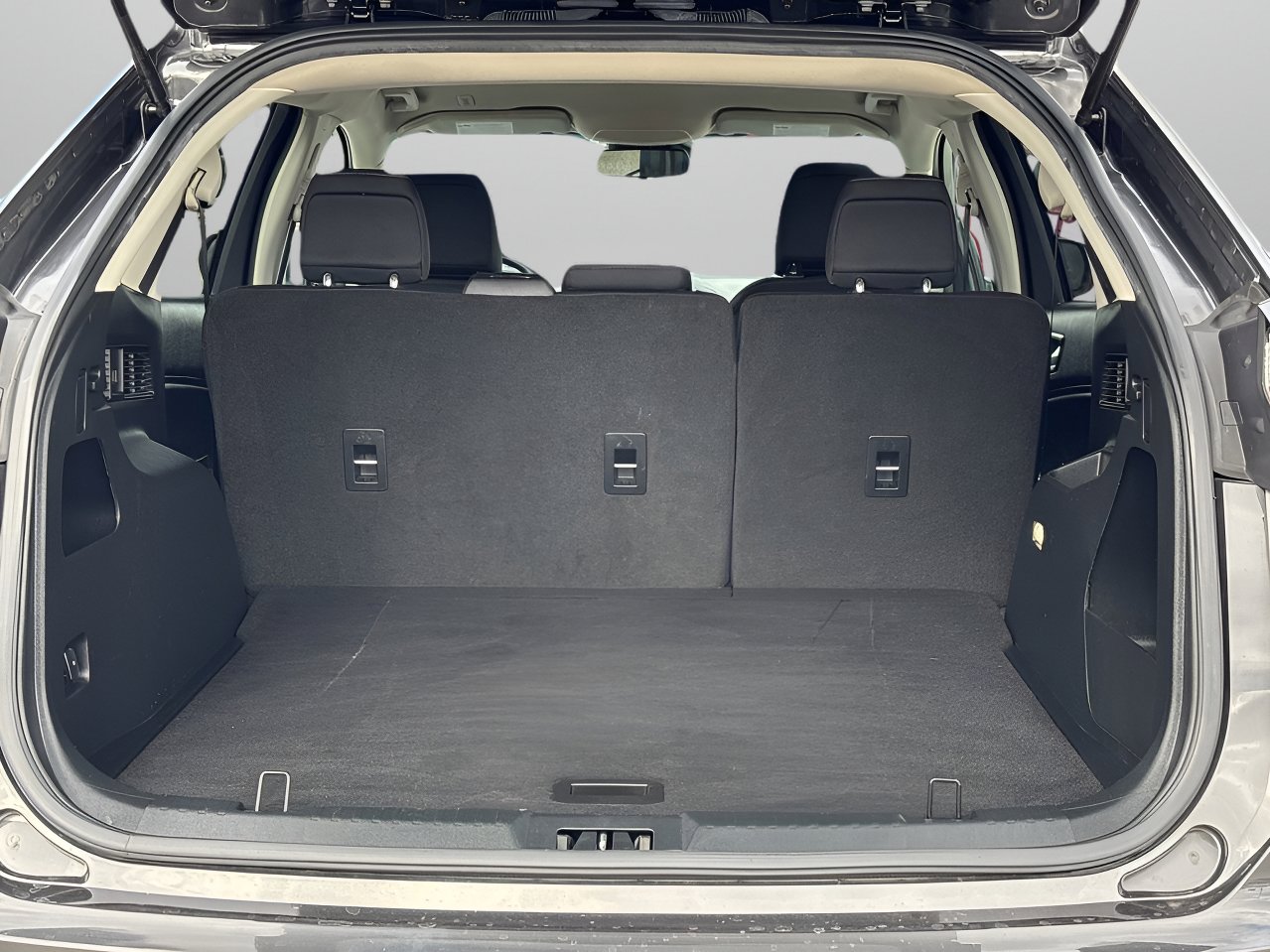 Used 2020 Ford Edge SE image 8