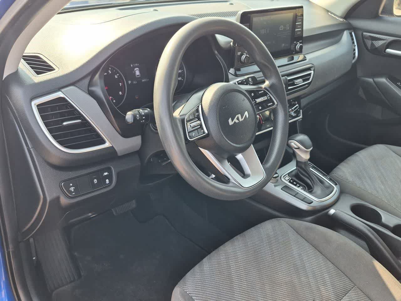 Used 2022 Kia Seltos LX AWD/4WD image 2