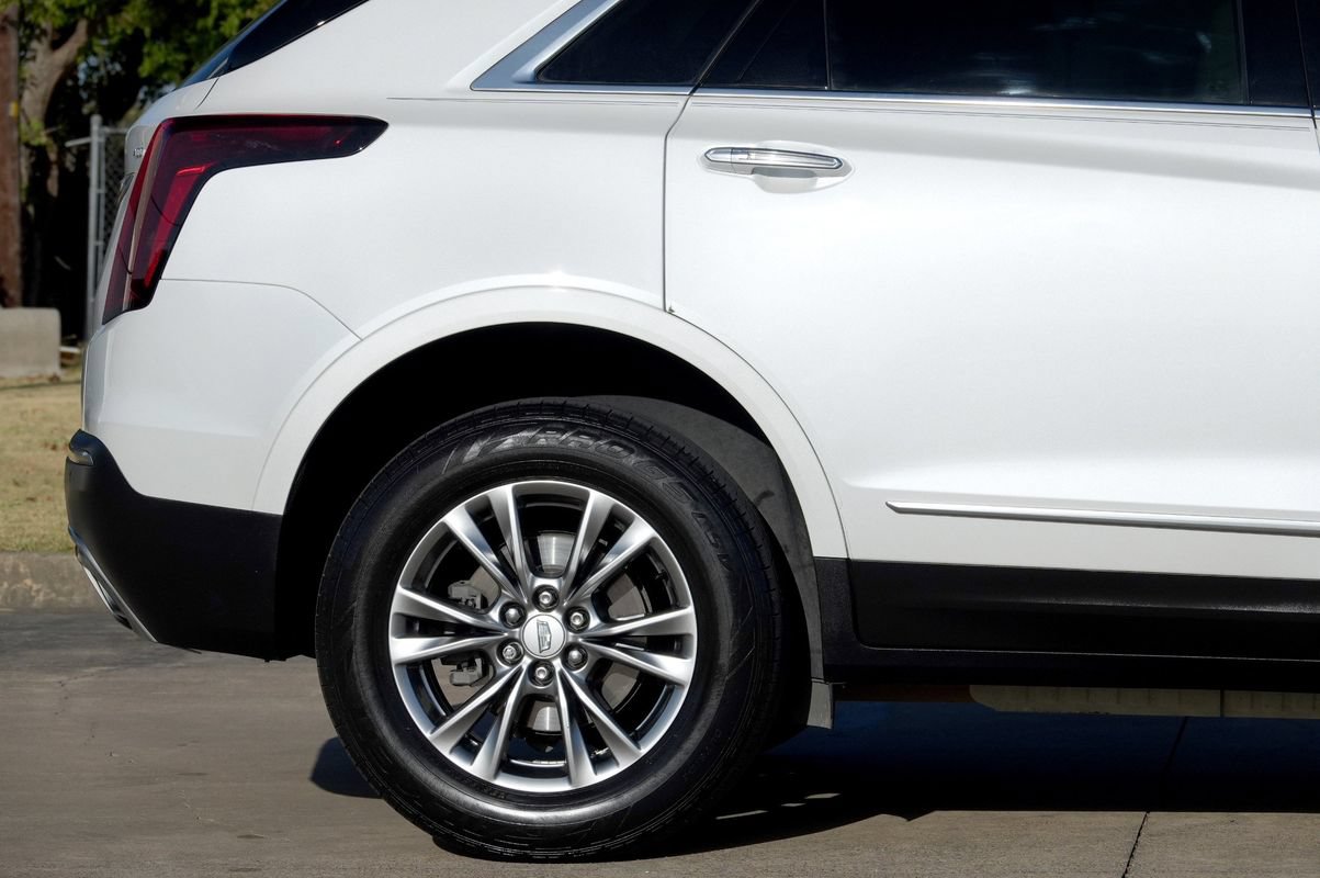 Used 2021 Cadillac XT5 Premium Luxury w/ LPO, Floor Liner Package FWD image 29