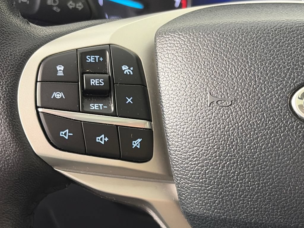 Used 2023 Ford Explorer Limited w/ Limited Technology Package AWD/4WD image 17