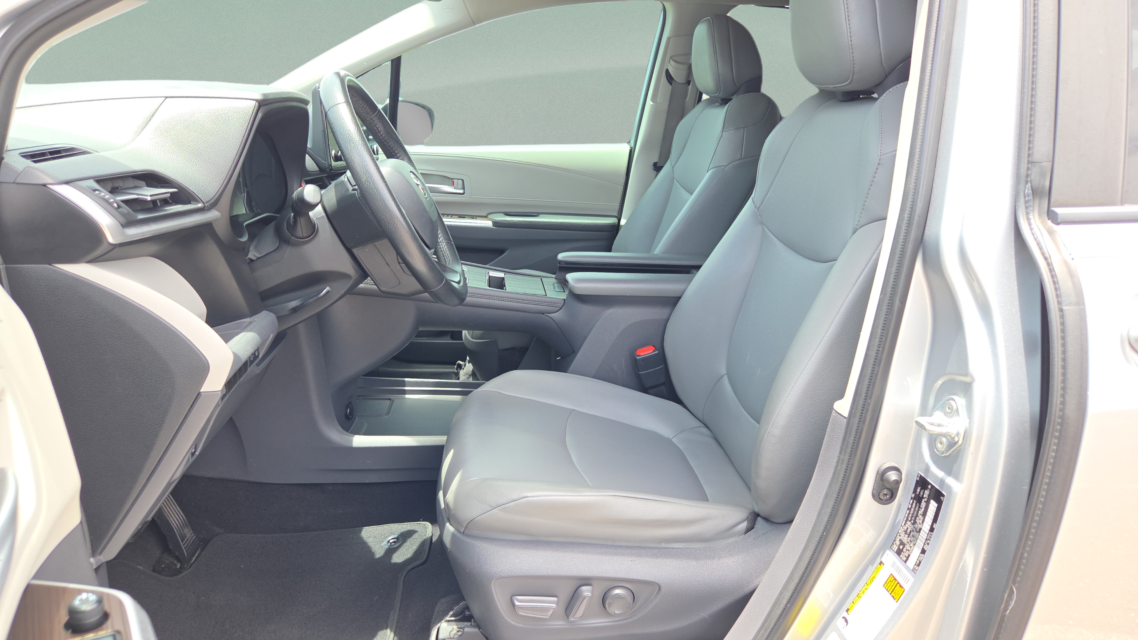 Certified 2021 Toyota Sienna XLE FWD image 10