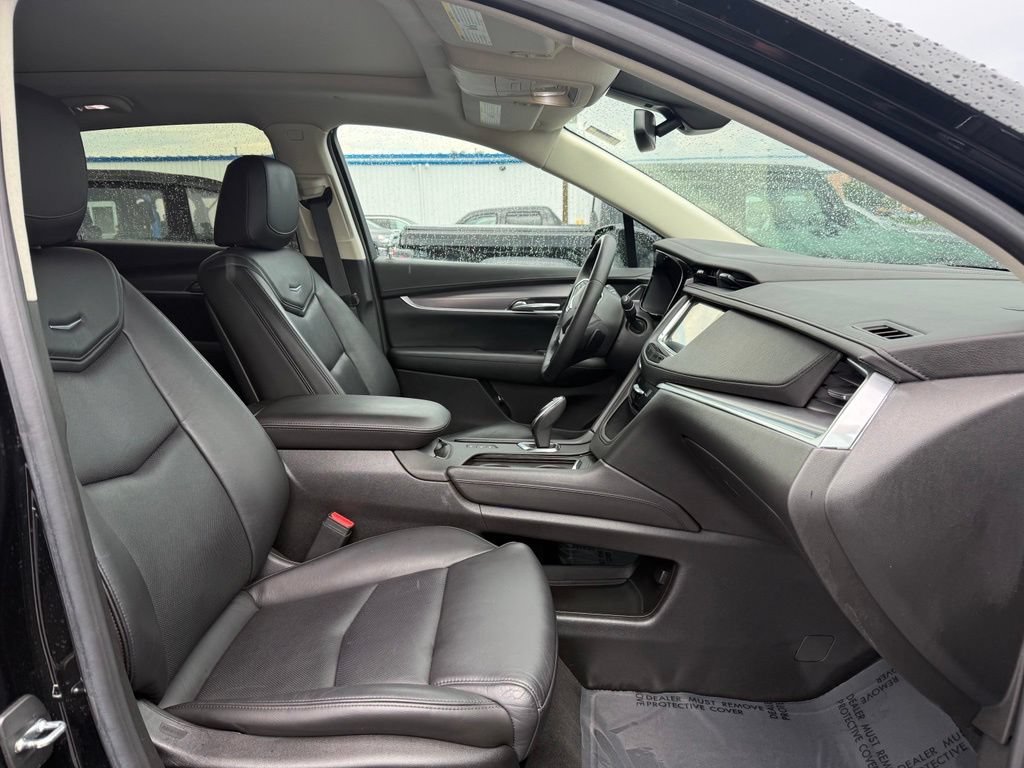 Used 2017 Cadillac XT5 Premium Luxury AWD/4WD image 16
