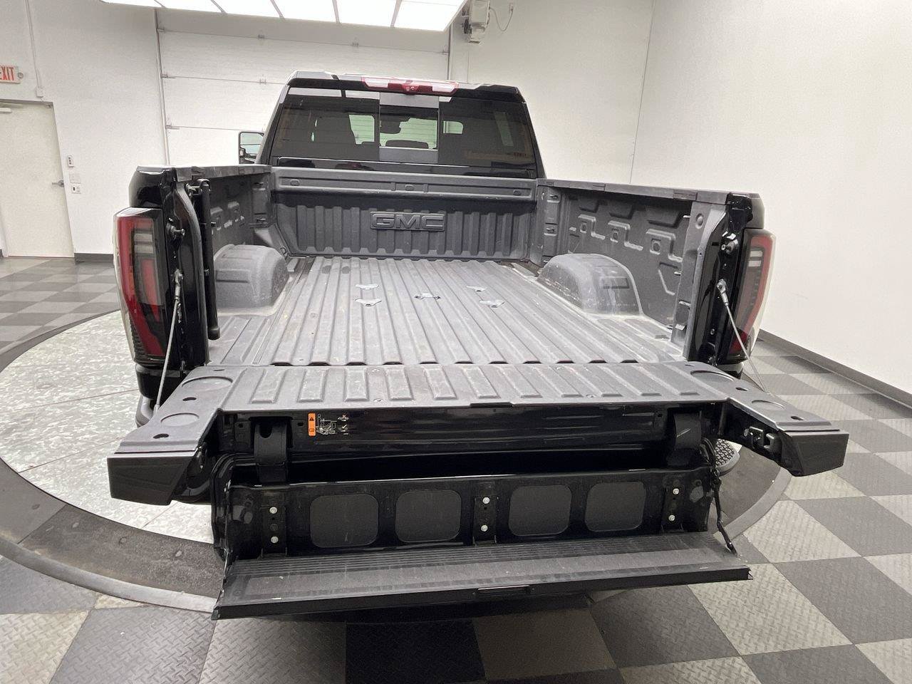 Certified 2025 GMC Sierra 2500 AT4 w/ AT4 Premium Plus Package AWD/4WD image 38