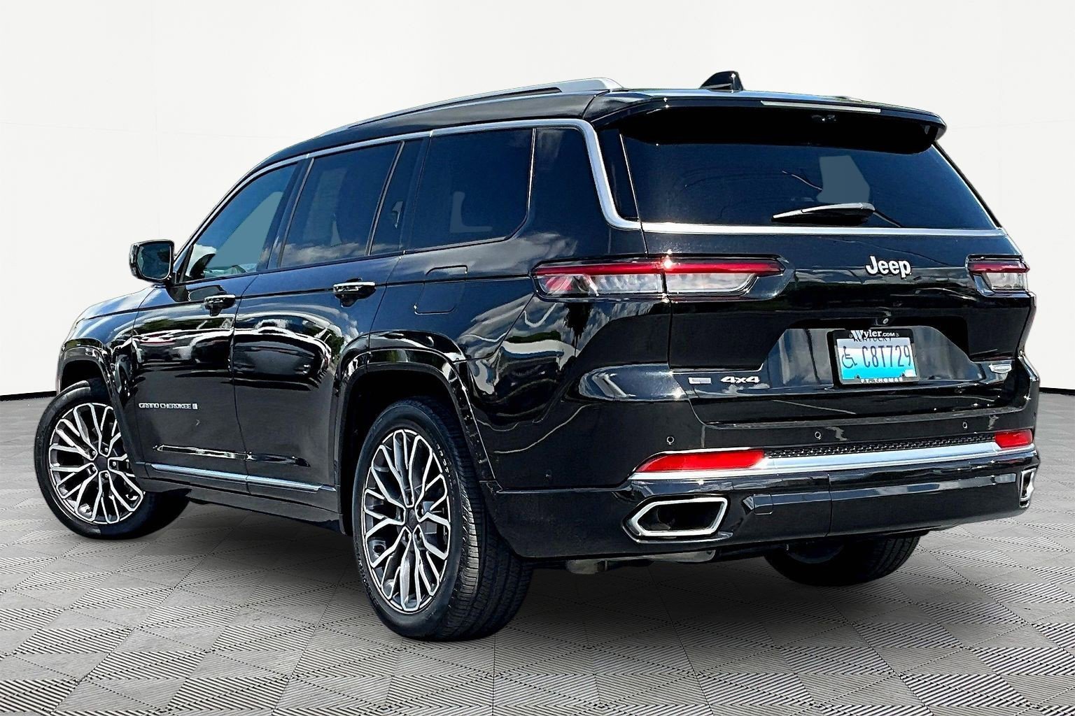Used 2021 Jeep Grand Cherokee L Summit AWD/4WD image 4