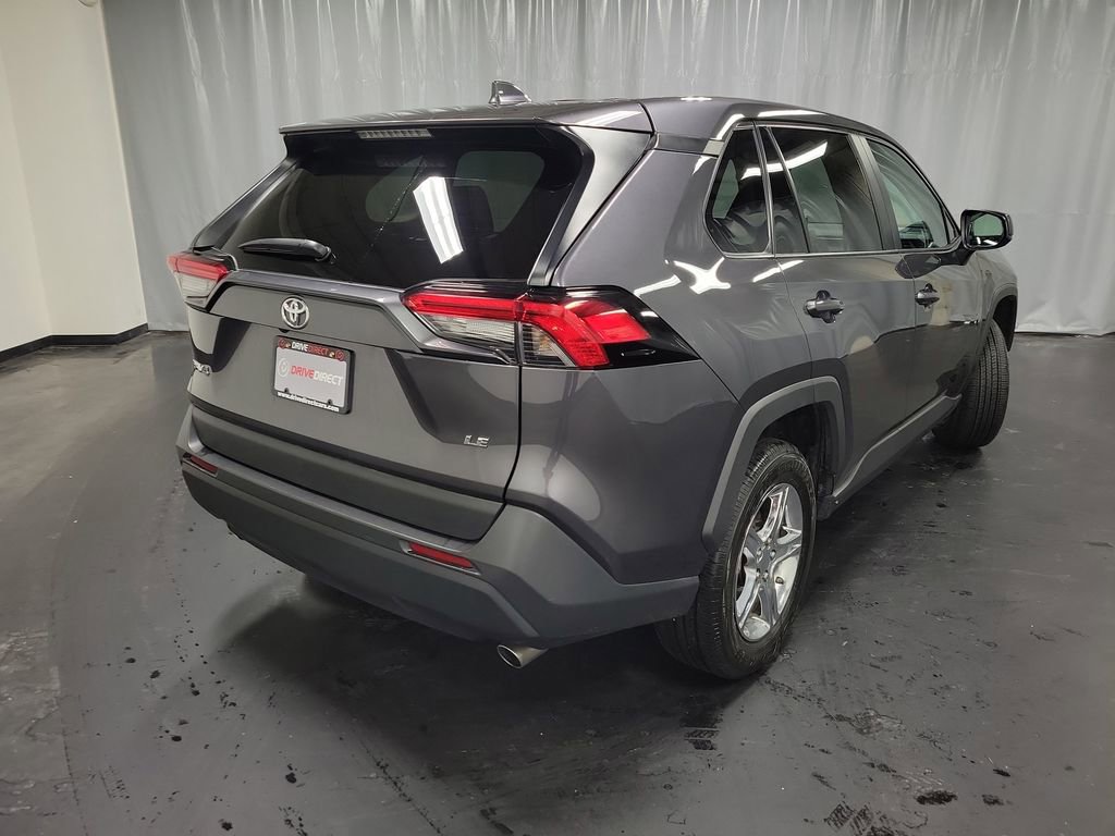 Used 2022 Toyota RAV4 LE image 8