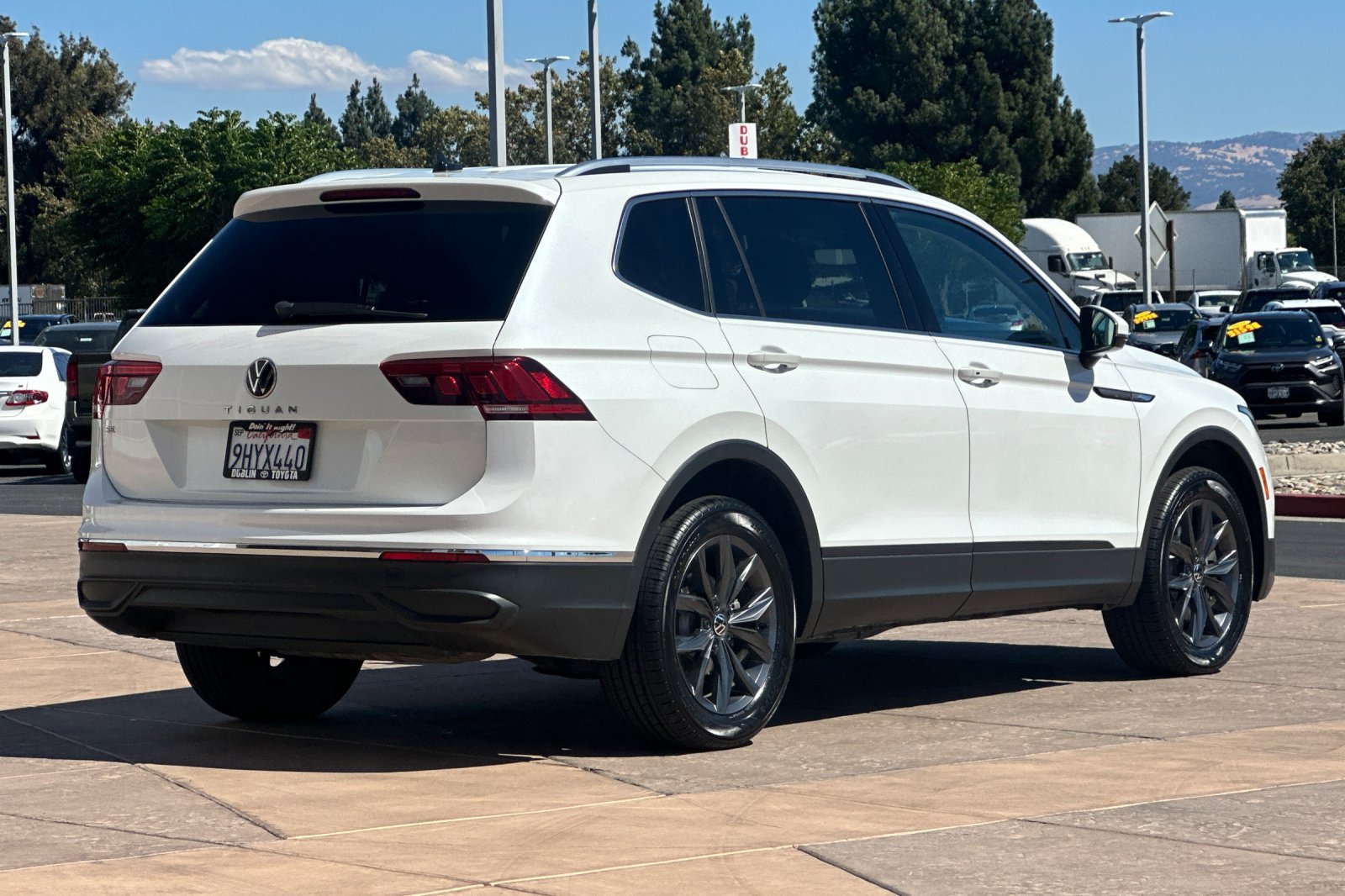 Used 2023 Volkswagen Tiguan SE FWD image 4