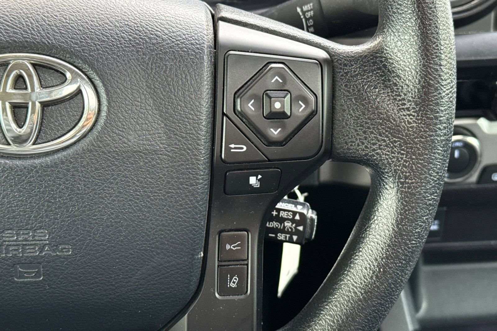 Used 2018 Toyota Tacoma SR image 28