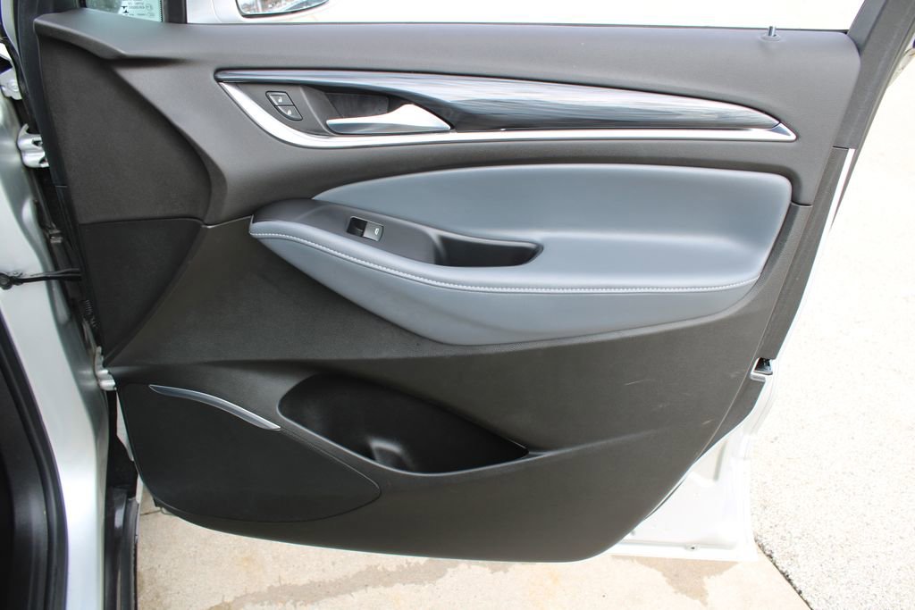 Used 2020 Buick Enclave Essence image 27