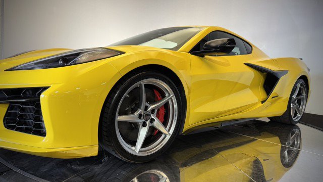Used 2025 Chevrolet Corvette E-Ray w/ Stealth Interior Trim Package AWD/4WD image 22
