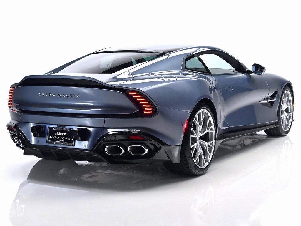 Used 2025 Aston Martin Vanquish image 4