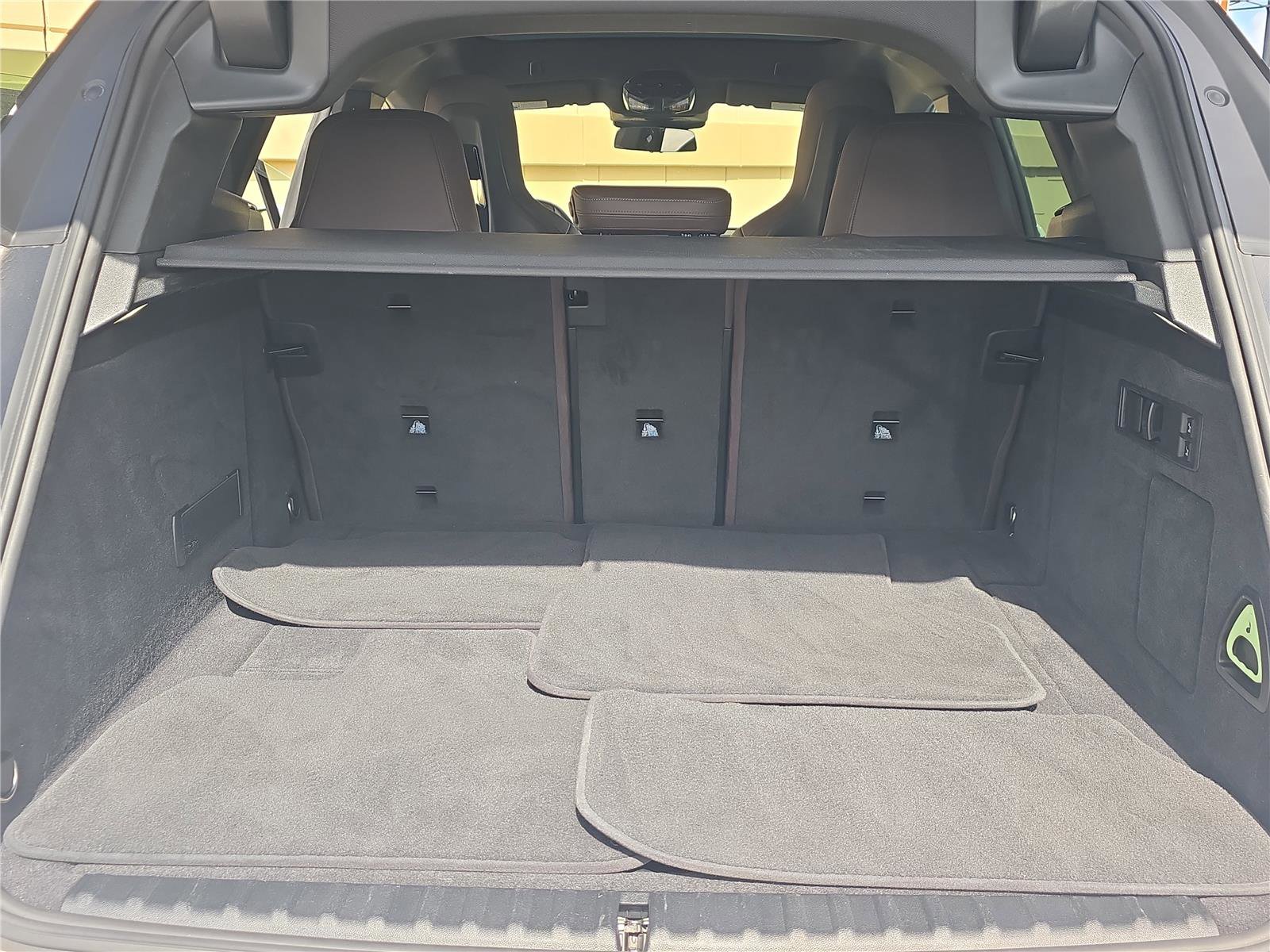 Used 2023 BMW iX xDrive50 w/ Sport Package image 7