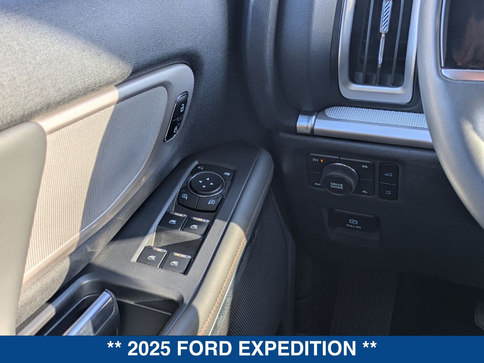 Used 2025 Ford Expedition Active AWD/4WD image 26