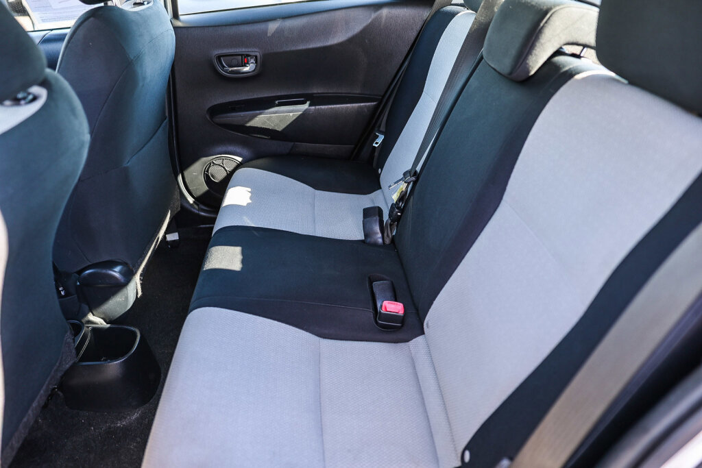 Used 2013 Toyota Yaris LE image 19