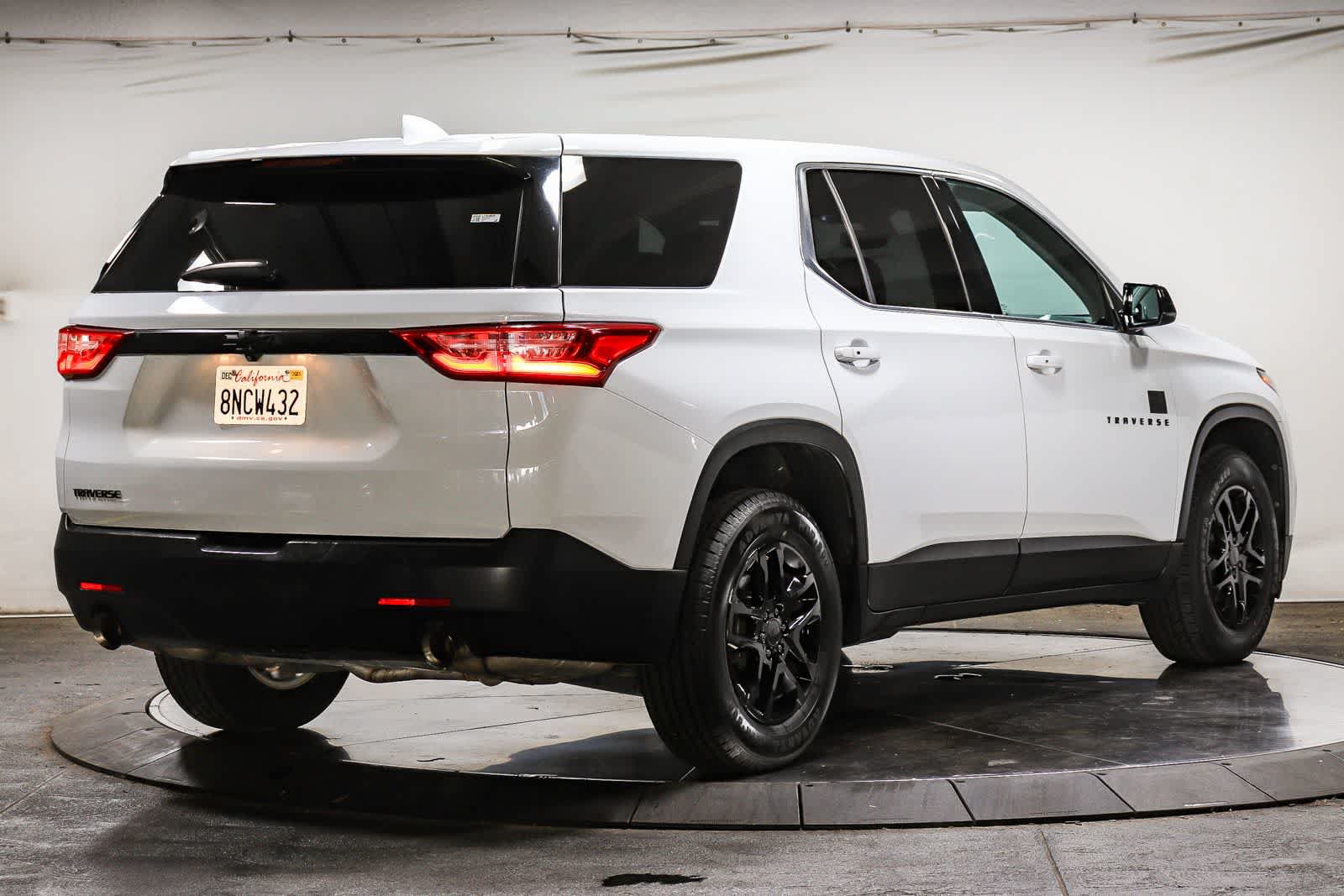 Used 2020 Chevrolet Traverse LS FWD image 4