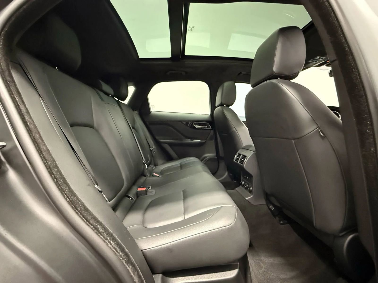 Used 2019 Jaguar F-PACE Premium image 64