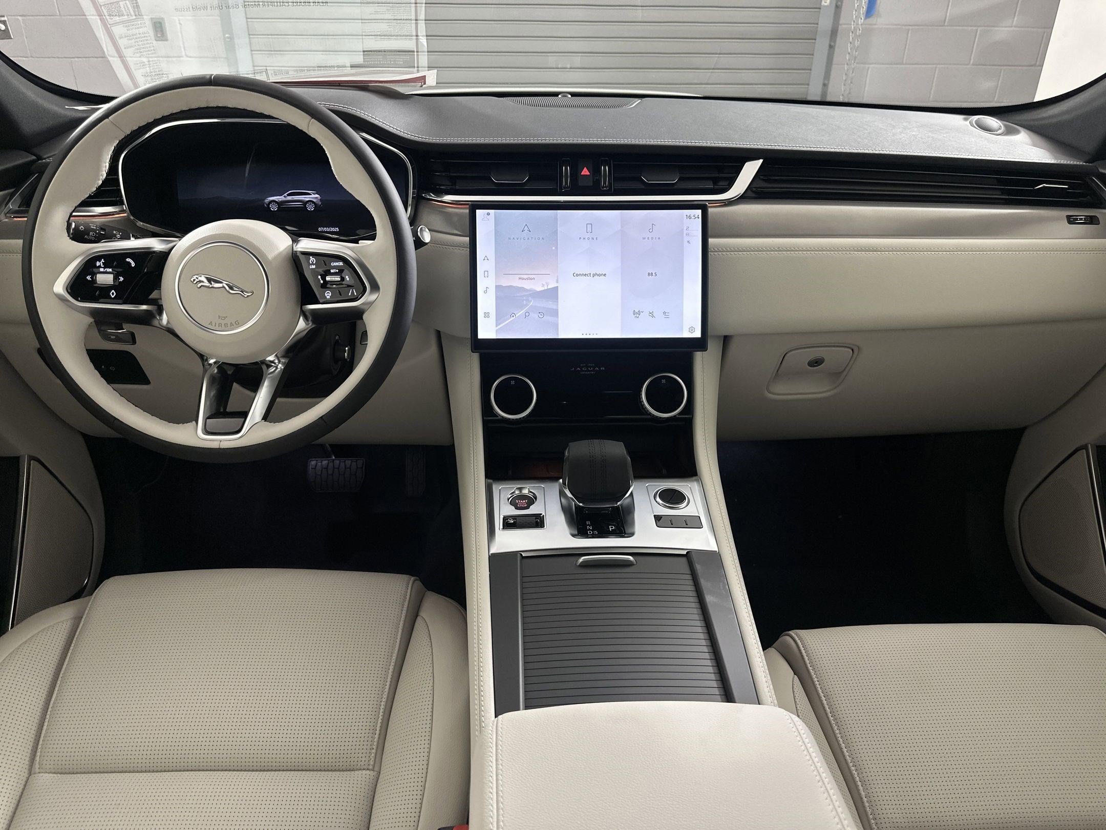 Used 2026 Jaguar F-PACE R-Dynamic S image 12