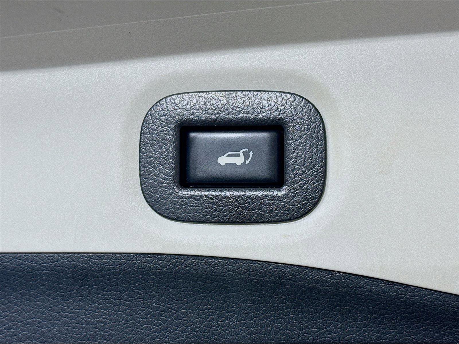 Used 2020 Nissan Rogue SL w/ Premium Package image 18