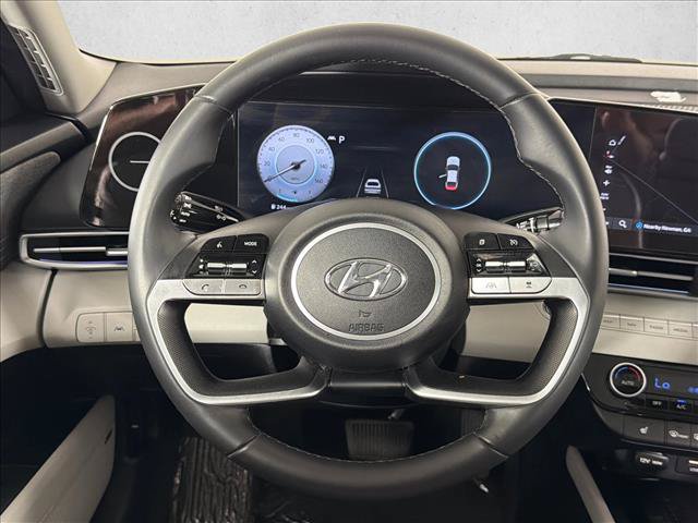 Used 2023 Hyundai Elantra Limited FWD image 25