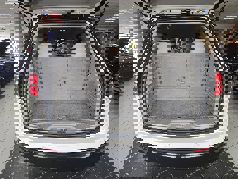 Used 2010 Saturn Outlook XR image 32