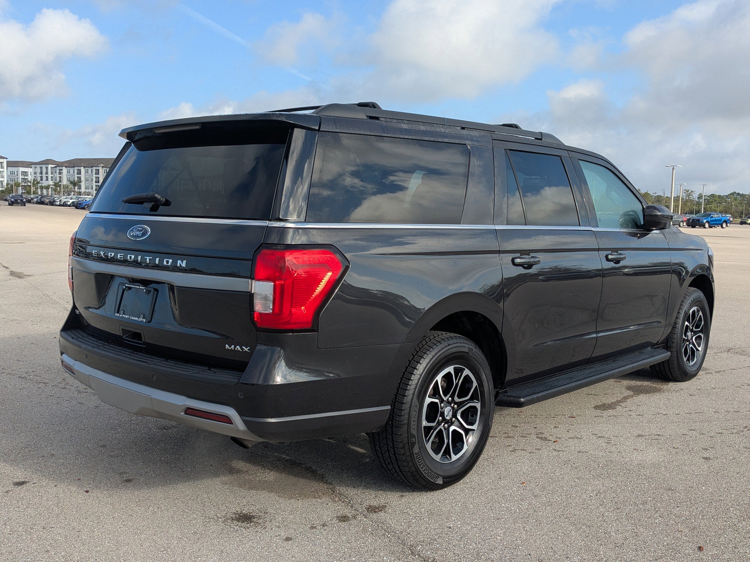 Used 2024 Ford Expedition Max XLT image 5