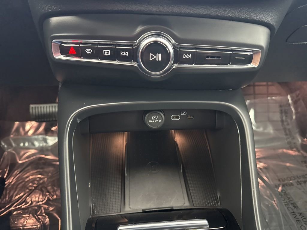 Used 2023 Volvo C40 P8 Recharge Ultimate w/ Protection Package Premier image 19