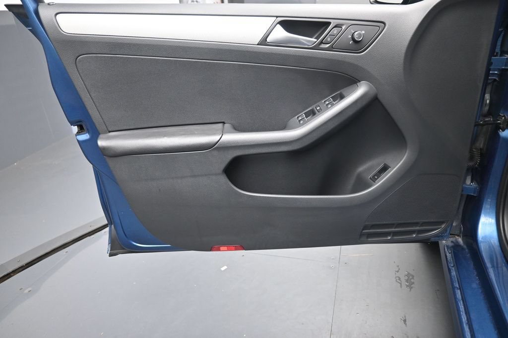 Used 2015 Volkswagen Jetta SE FWD image 20
