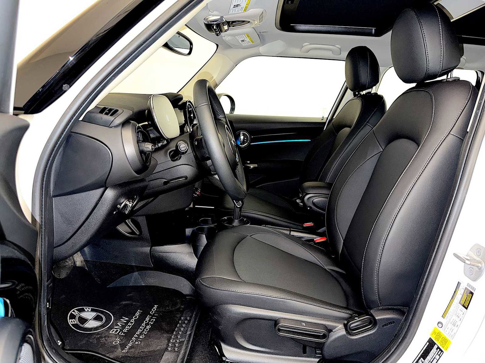 Certified 2023 MINI Cooper 4-Door Hardtop image 9