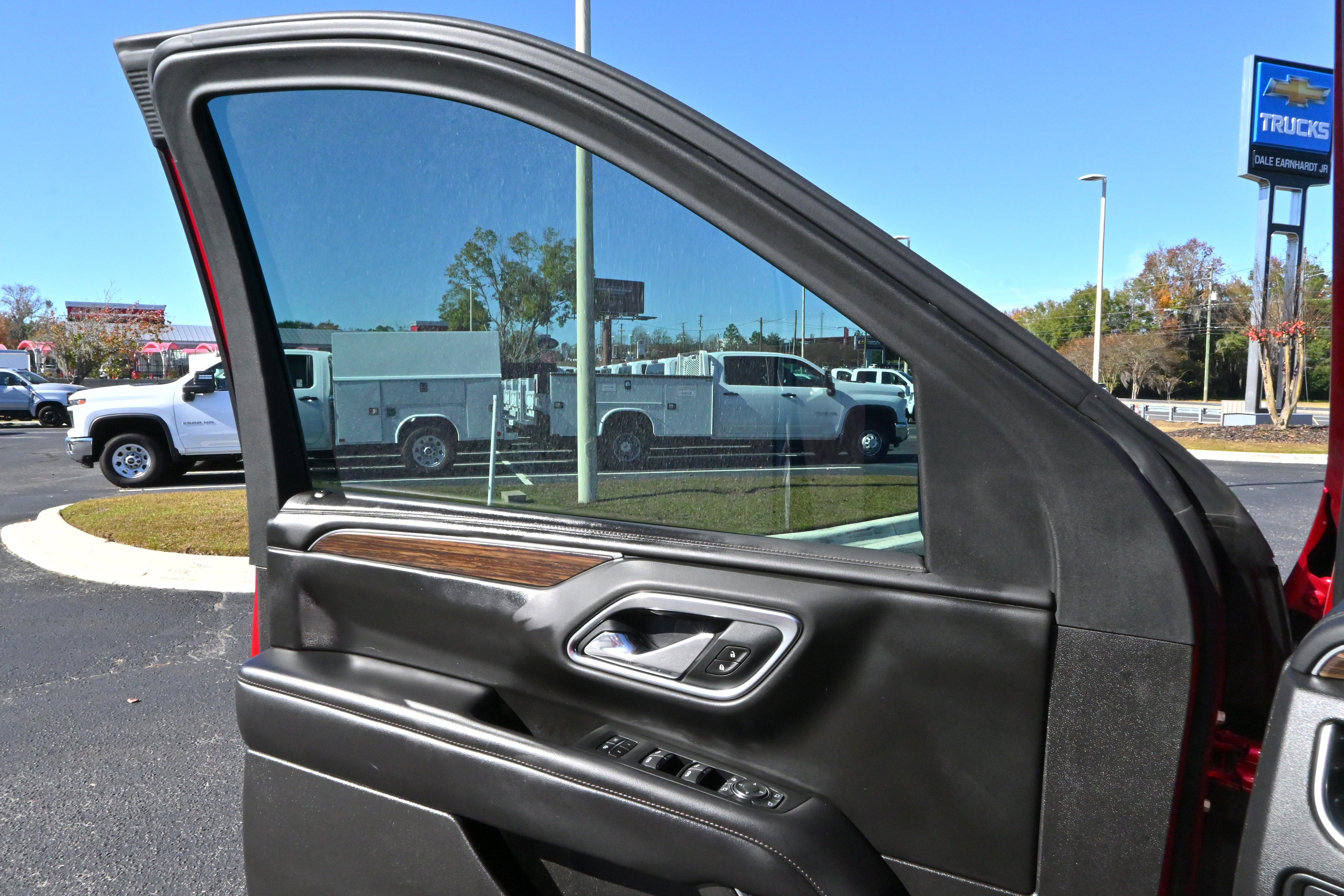 Used 2021 Chevrolet Suburban High Country image 26