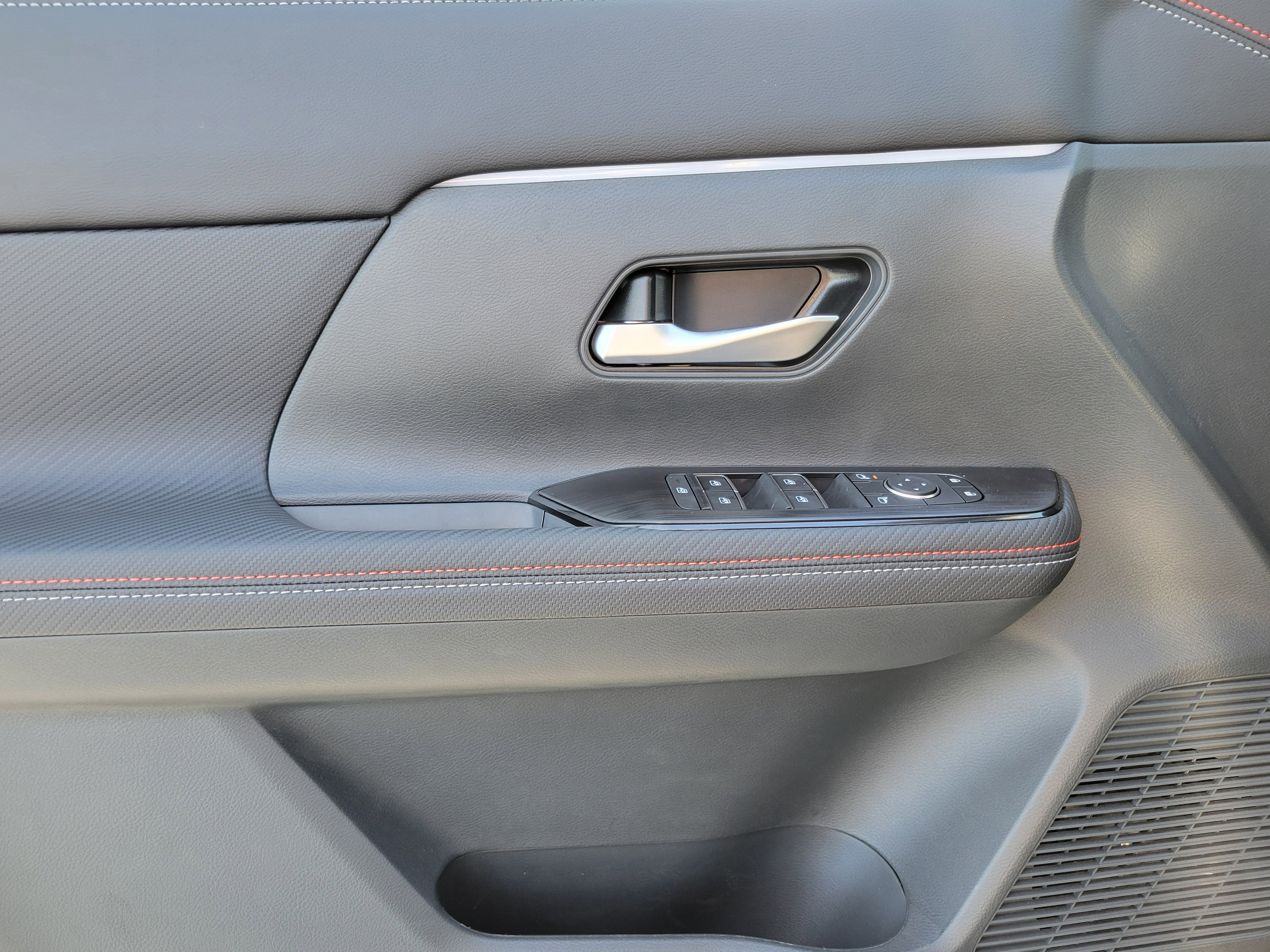 New 2025 Nissan Kicks SR image 24