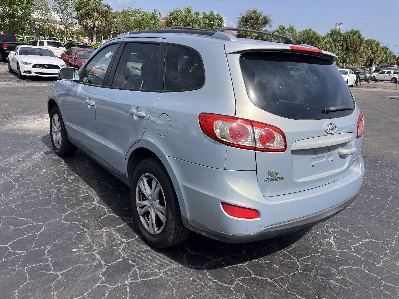 Used 2010 Hyundai Santa Fe SE FWD image 5