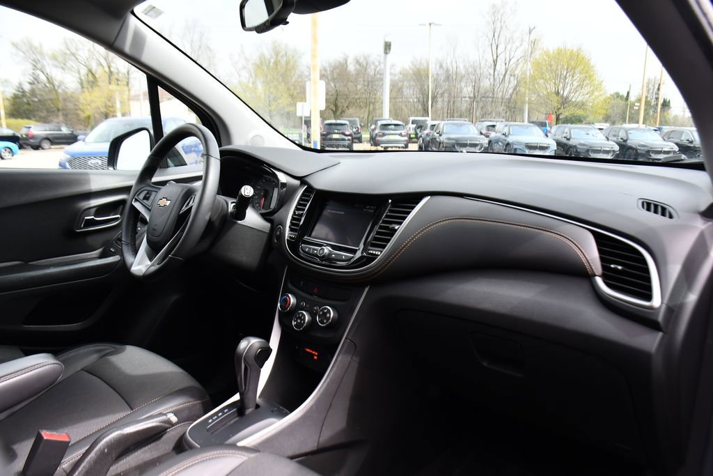 Used 2022 Chevrolet Trax LT w/ LT Convenience Package AWD/4WD image 15