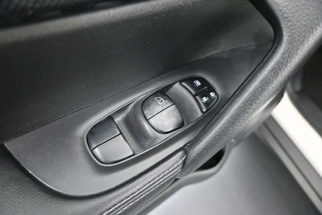 Used 2016 Nissan Rogue SL FWD image 13