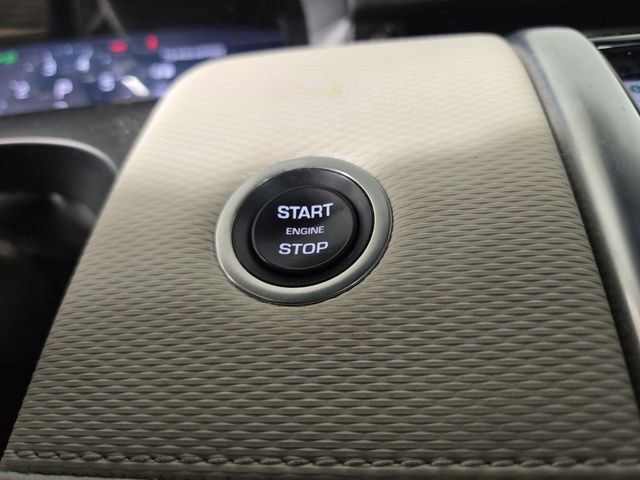 Used 2023 Land Rover Discovery Sport SE R-Dynamic image 23