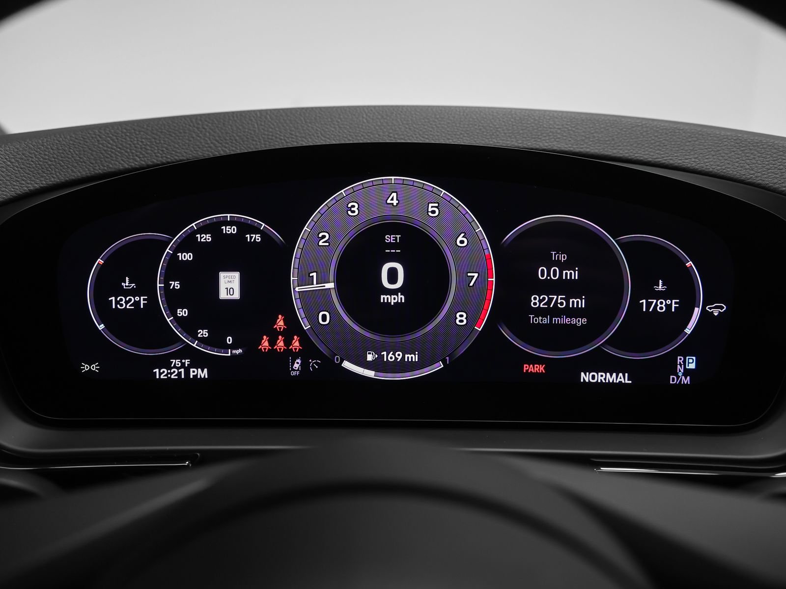 Certified 2025 Porsche Cayenne AWD/4WD image 32