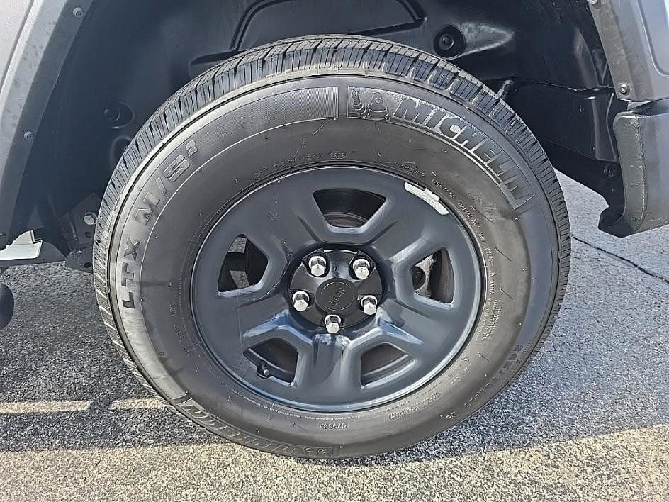 Used 2022 Jeep Wrangler Sport image 37