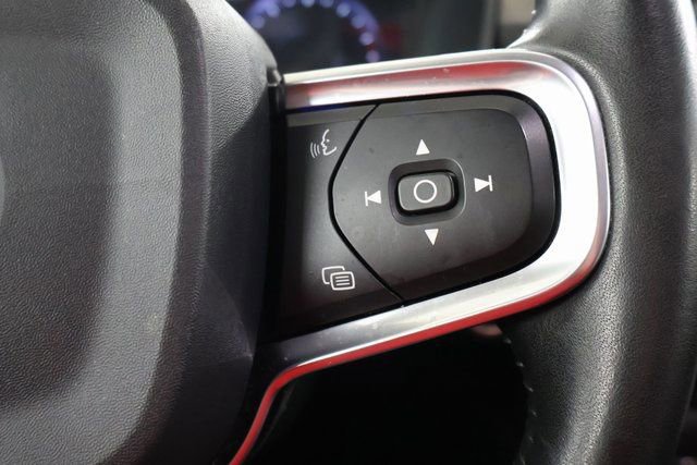 Used 2020 Volvo XC40 T5 Momentum w/ Protection Package image 18