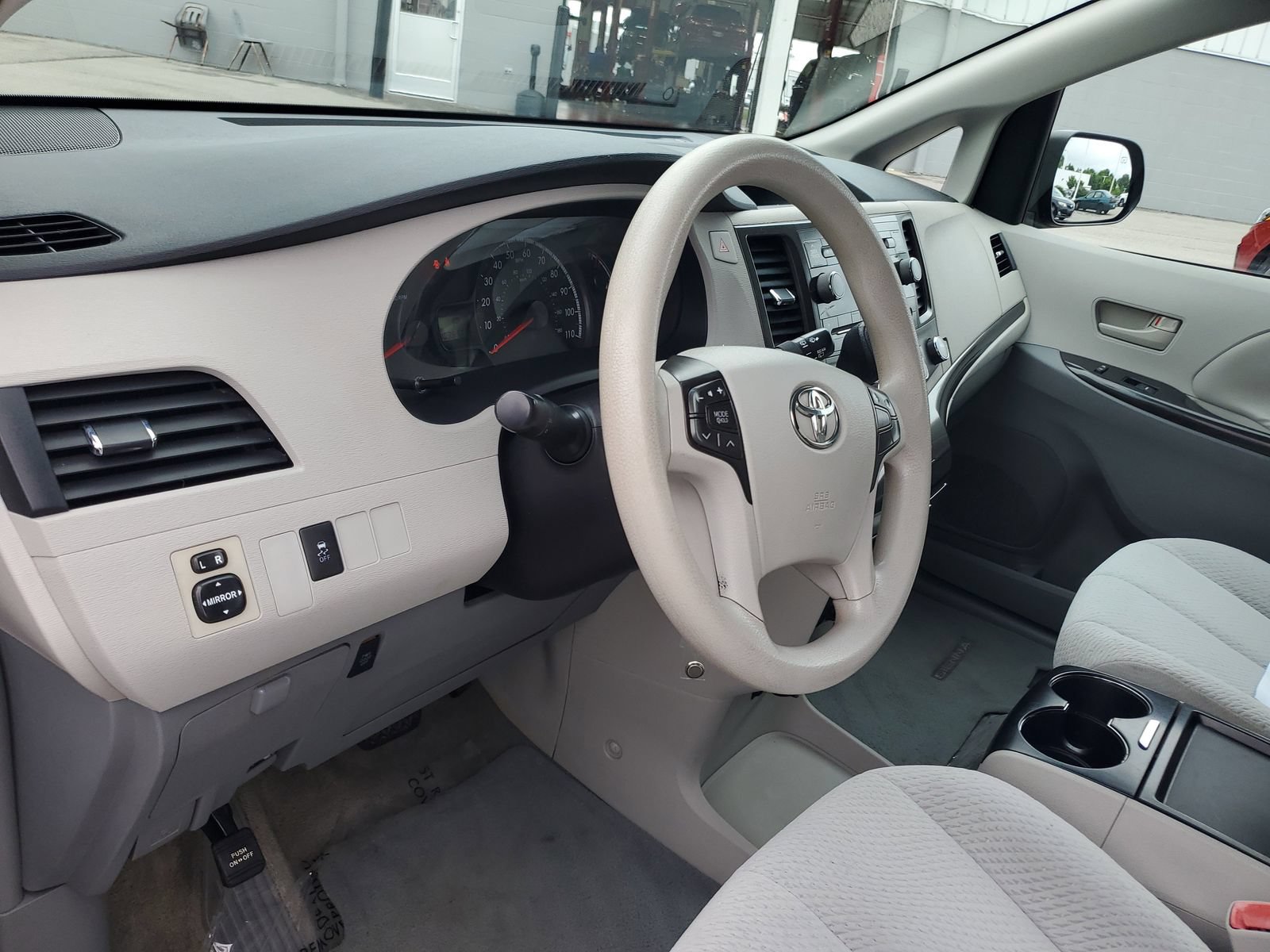 Used 2011 Toyota Sienna LE FWD image 18