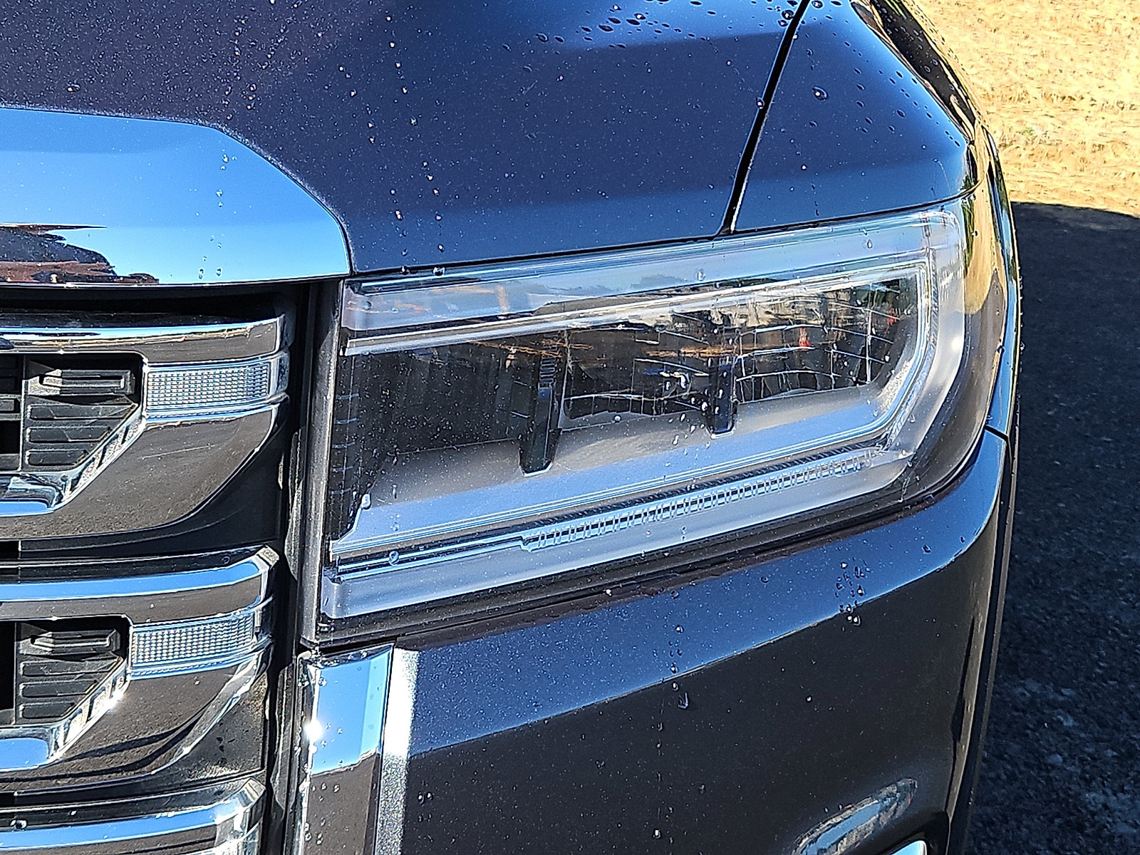 Used 2020 GMC Acadia SLE w/ Driver Convenience Package FWD image 9