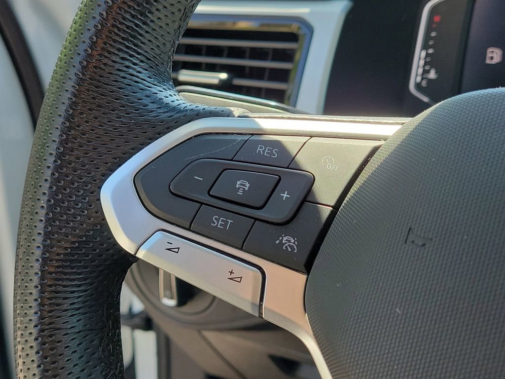 Used 2023 Volkswagen Atlas SEL R-Line image 30