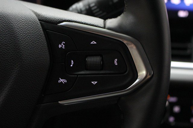 Used 2025 Chevrolet Trax LT w/ LT Convenience Package FWD image 12