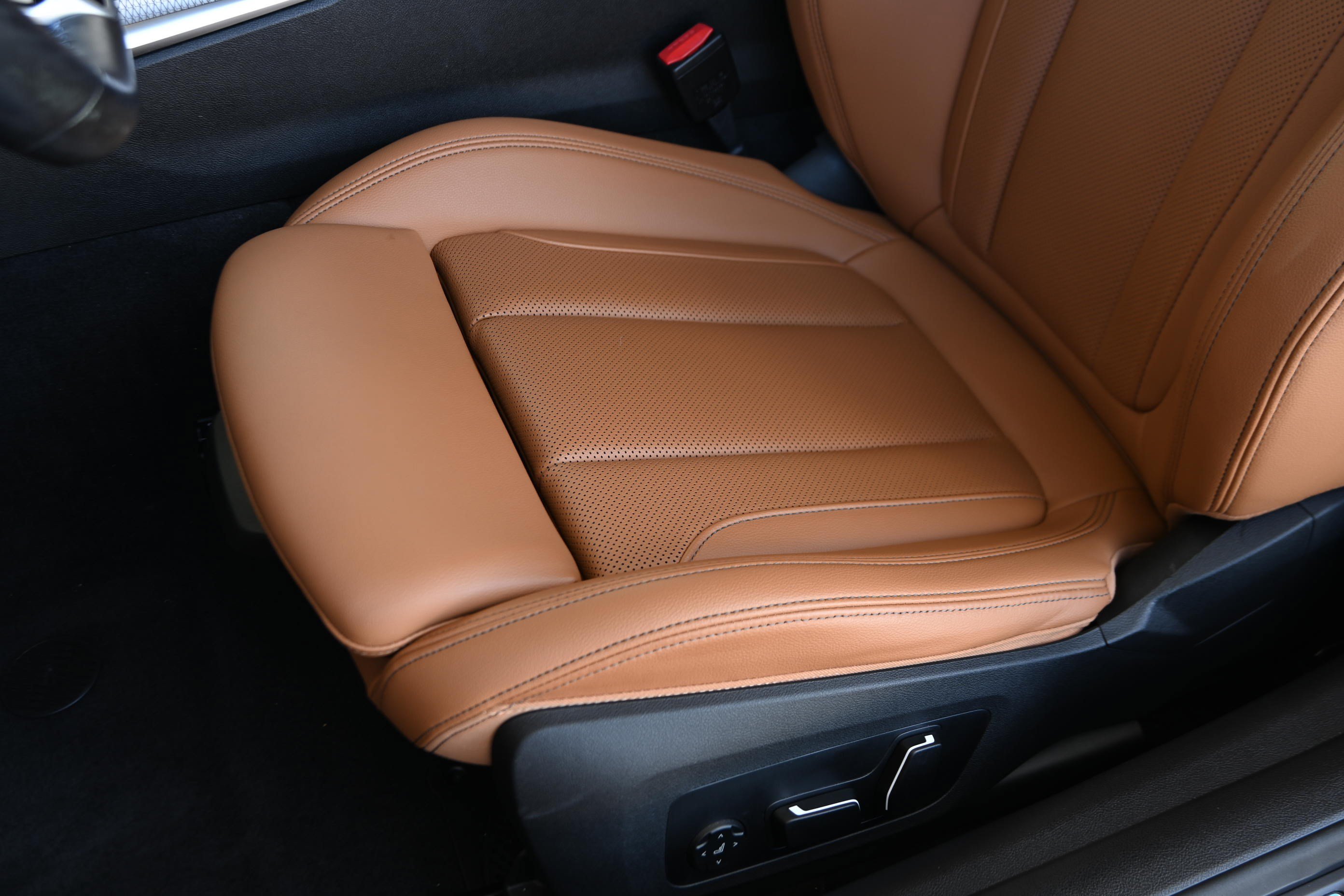 Certified 2026 BMW M440i Convertible RWD image 33