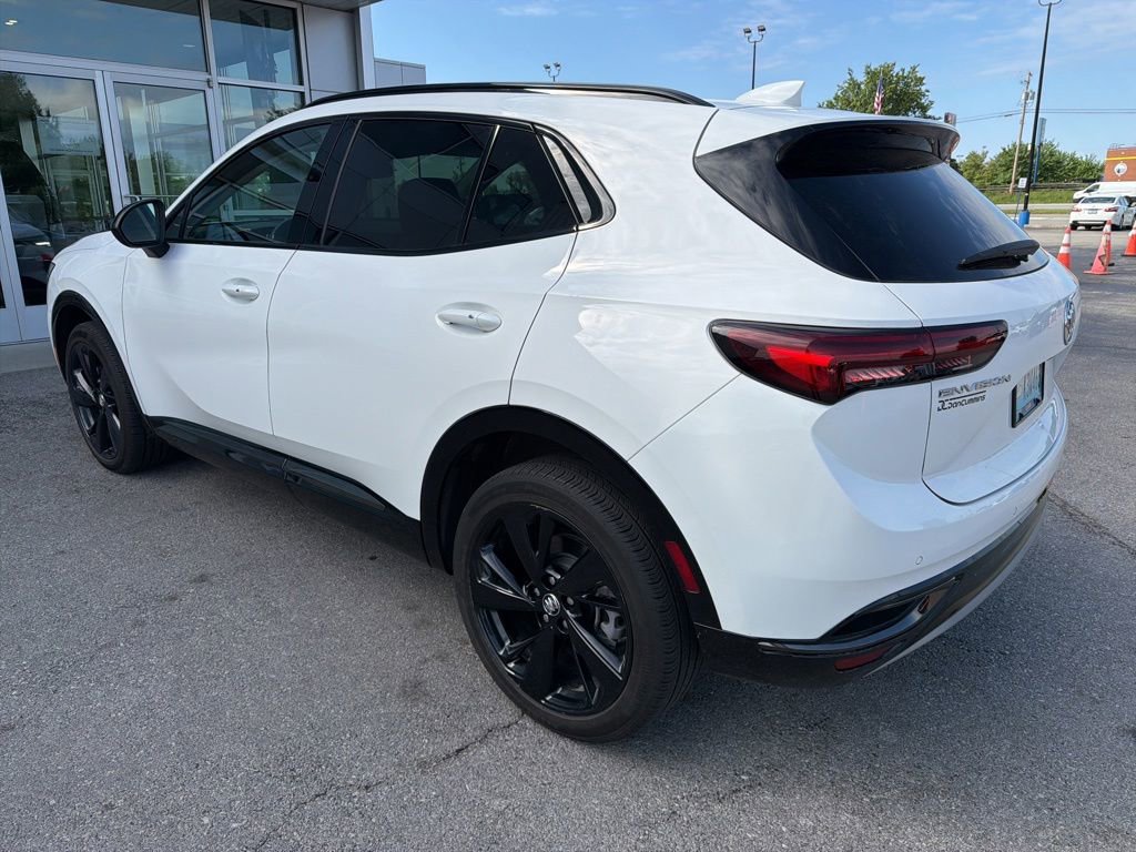 Used 2022 Buick Envision Essence w/ Sport Touring Package FWD image 4