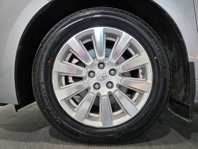 Used 2017 Toyota Sienna XLE w/ XLE Navigation Package image 23